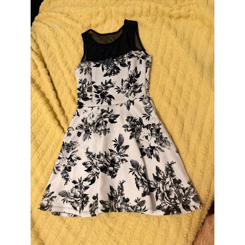 Women’s Trixxi Black White Floral Sleeveless Dress Mini Small